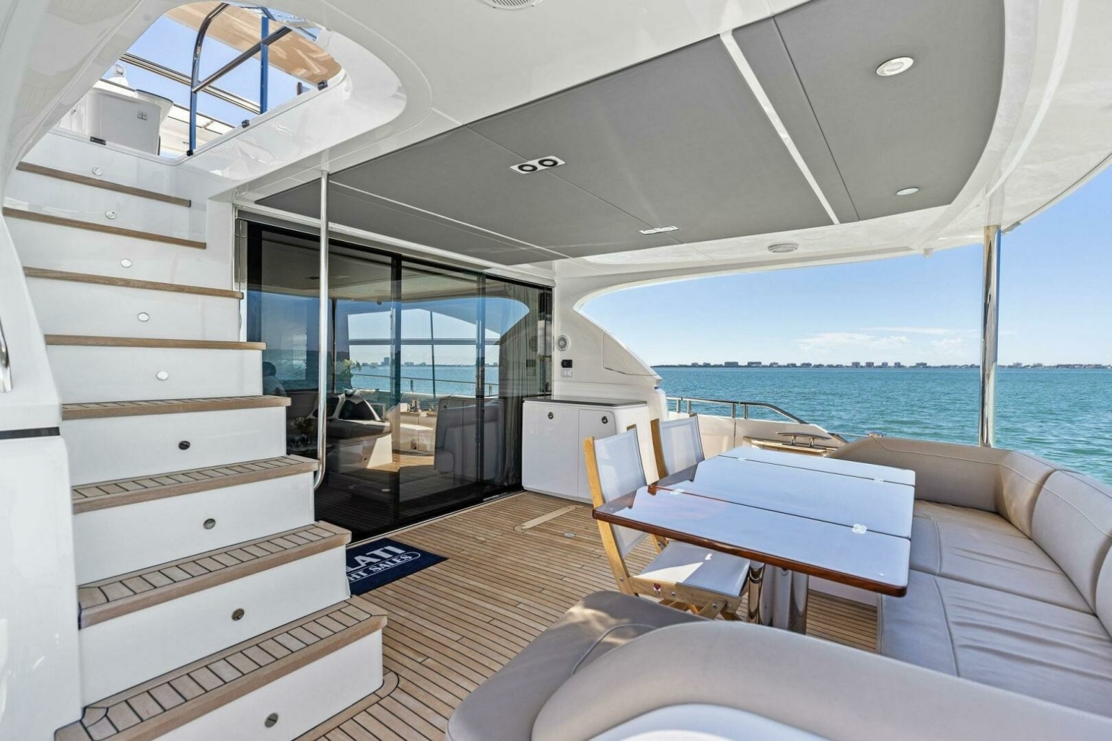 75' 2018 Princess Y75 Motor Yacht