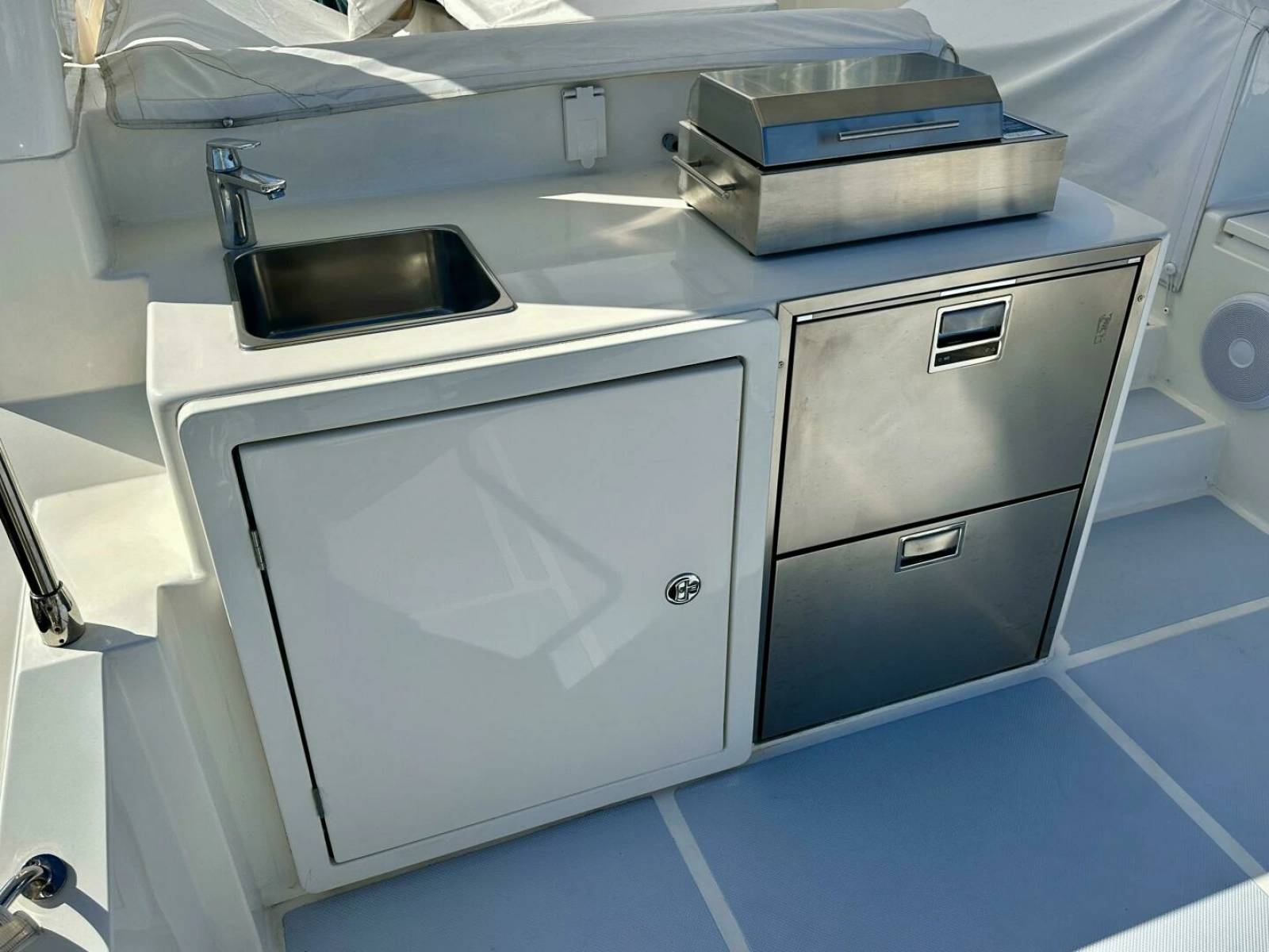 Outer Reef 62 SOUTH  PAWS - Flybridge
