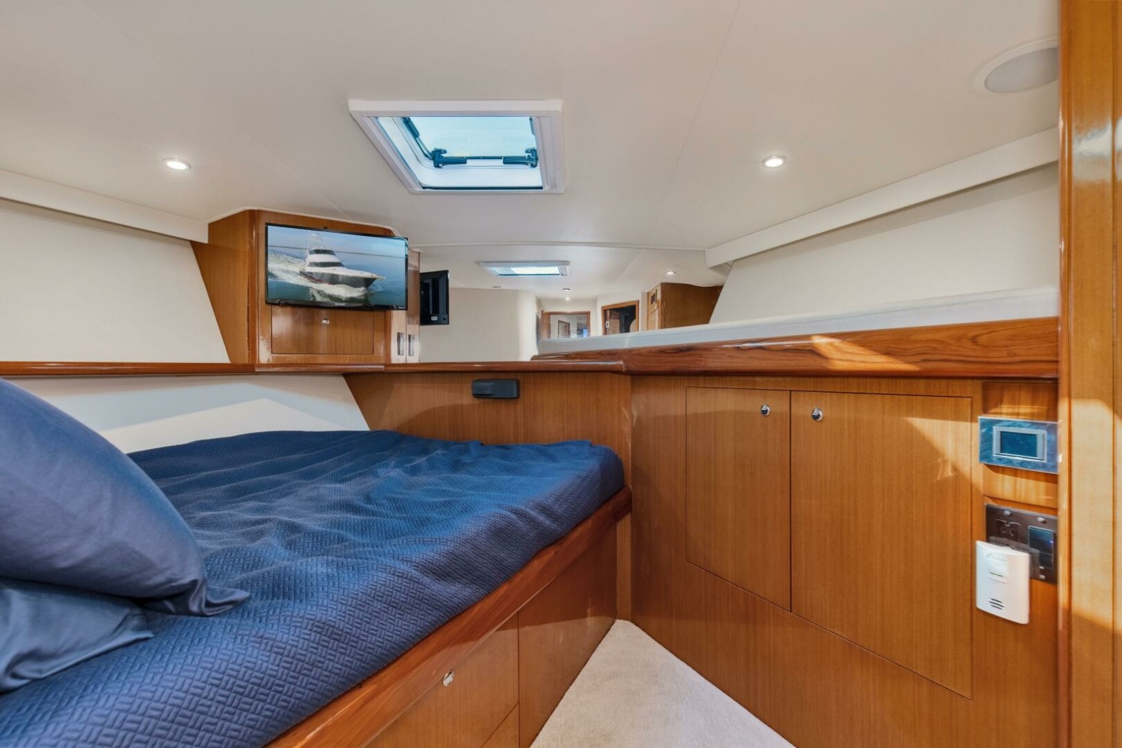 65' 2001 Viking 65 Enclosed Bridge