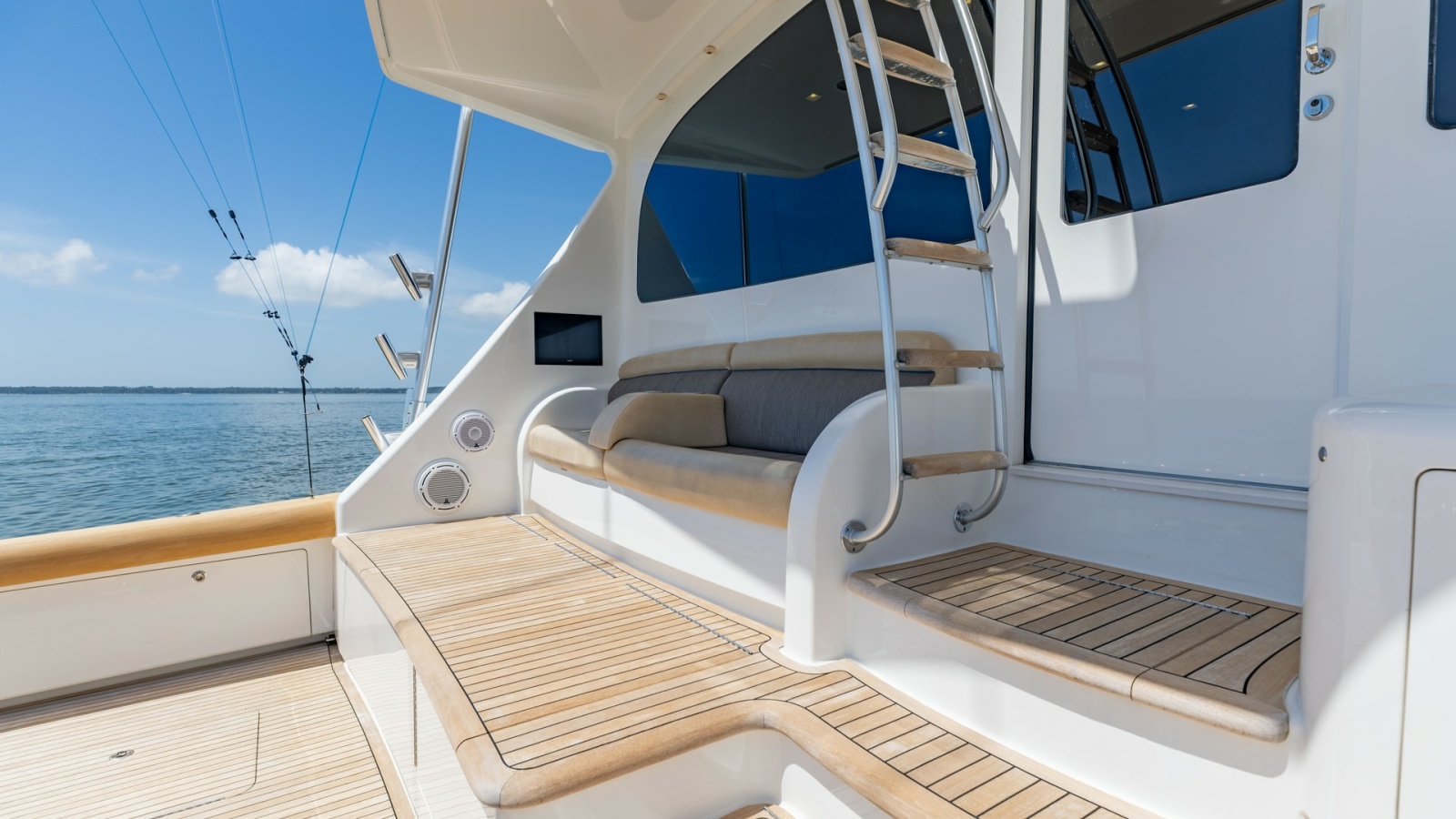 80' 2016 Viking 80 Convertible