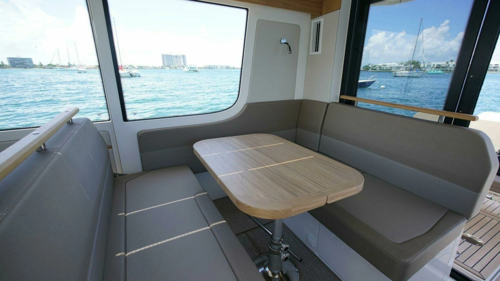 Nimbus Commuter 11 - Seating
