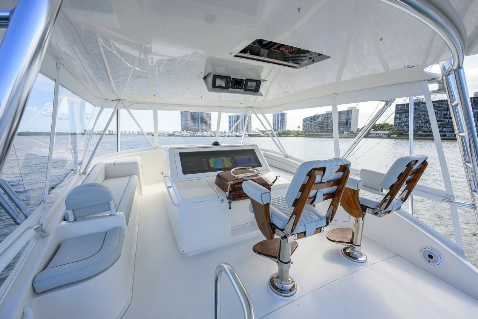 Viking 68 - BLOWFISH3 - Flybridge