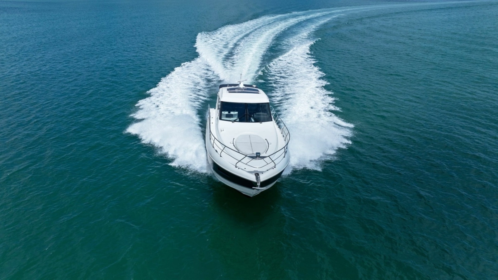 2014 Cruisers Yachts 48 Cantius