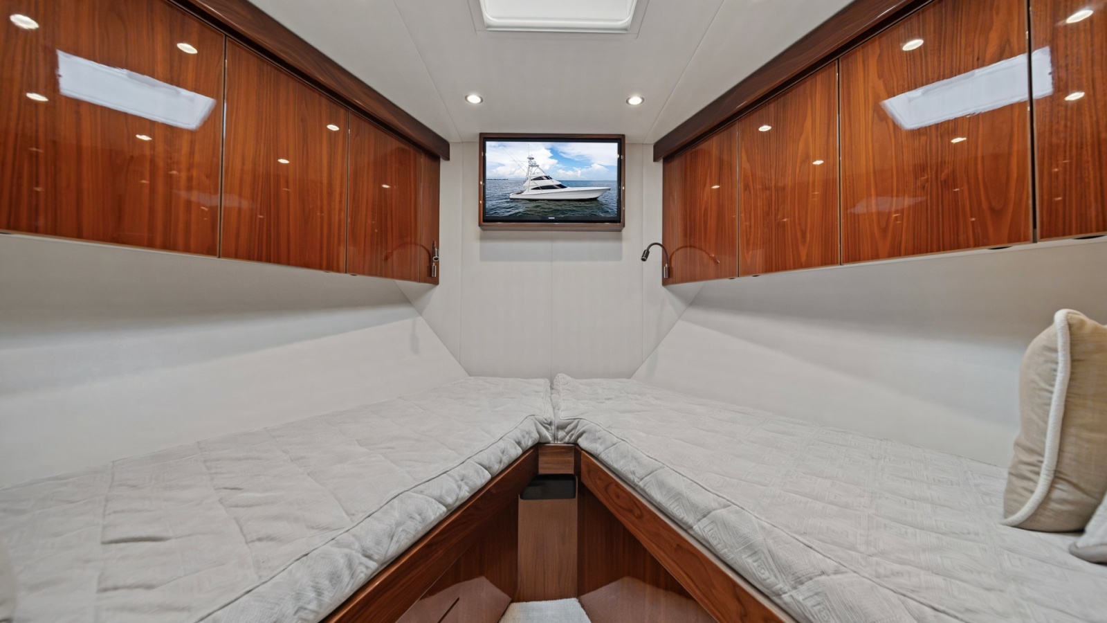 Luxurious Twin Guest Cabin