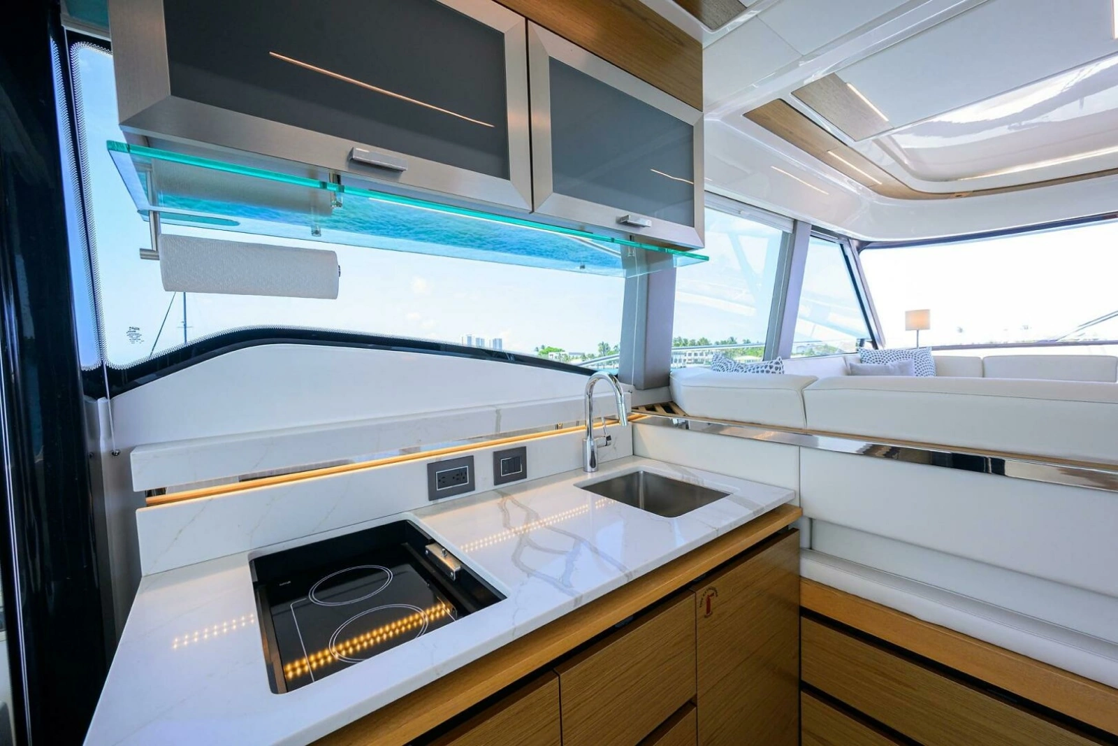 Tiara 49 DEBBIE'S DIAMOND - Galley