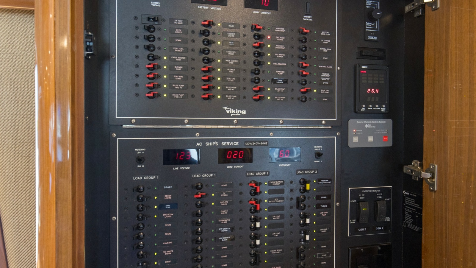 2007 64 Viking Enclosed Bridge Reel Blues Bus Panel