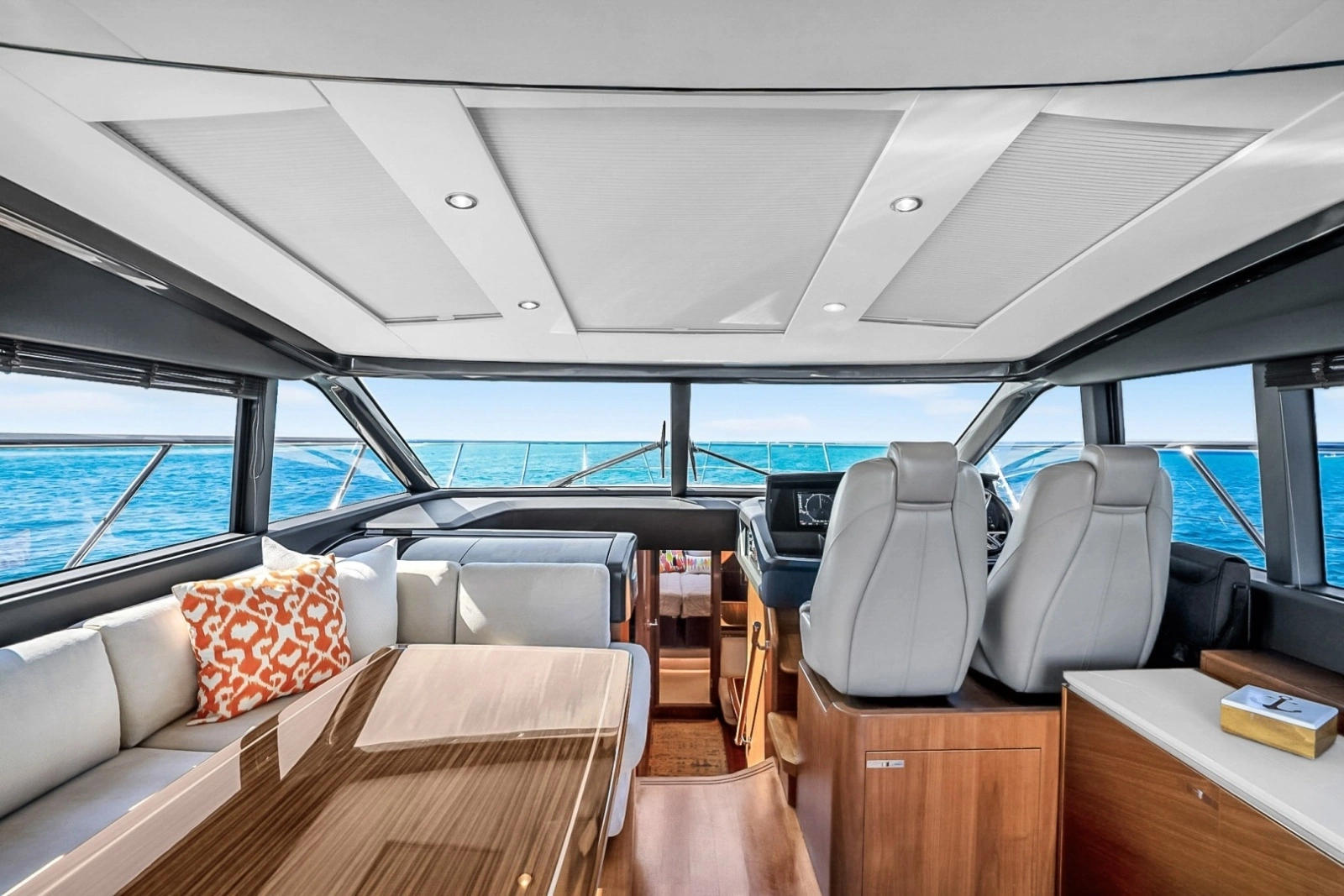 2016 Princess V58-HAPPY HOUR- Salon
