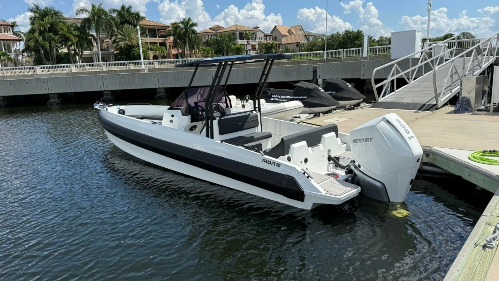 2024 Iron 27 Center Console
