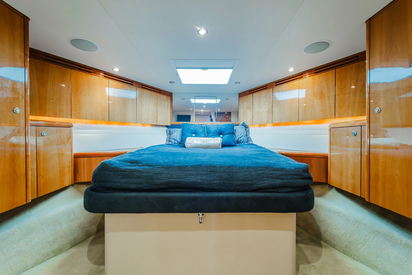 2005 Hatteras 60 Convertible