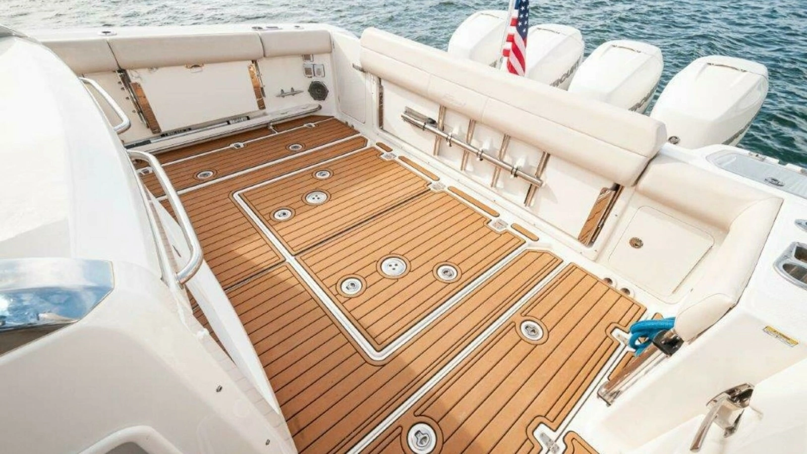 2018 42 Boston Whaler 420 Outrage The Tyder II Cockpit (1)