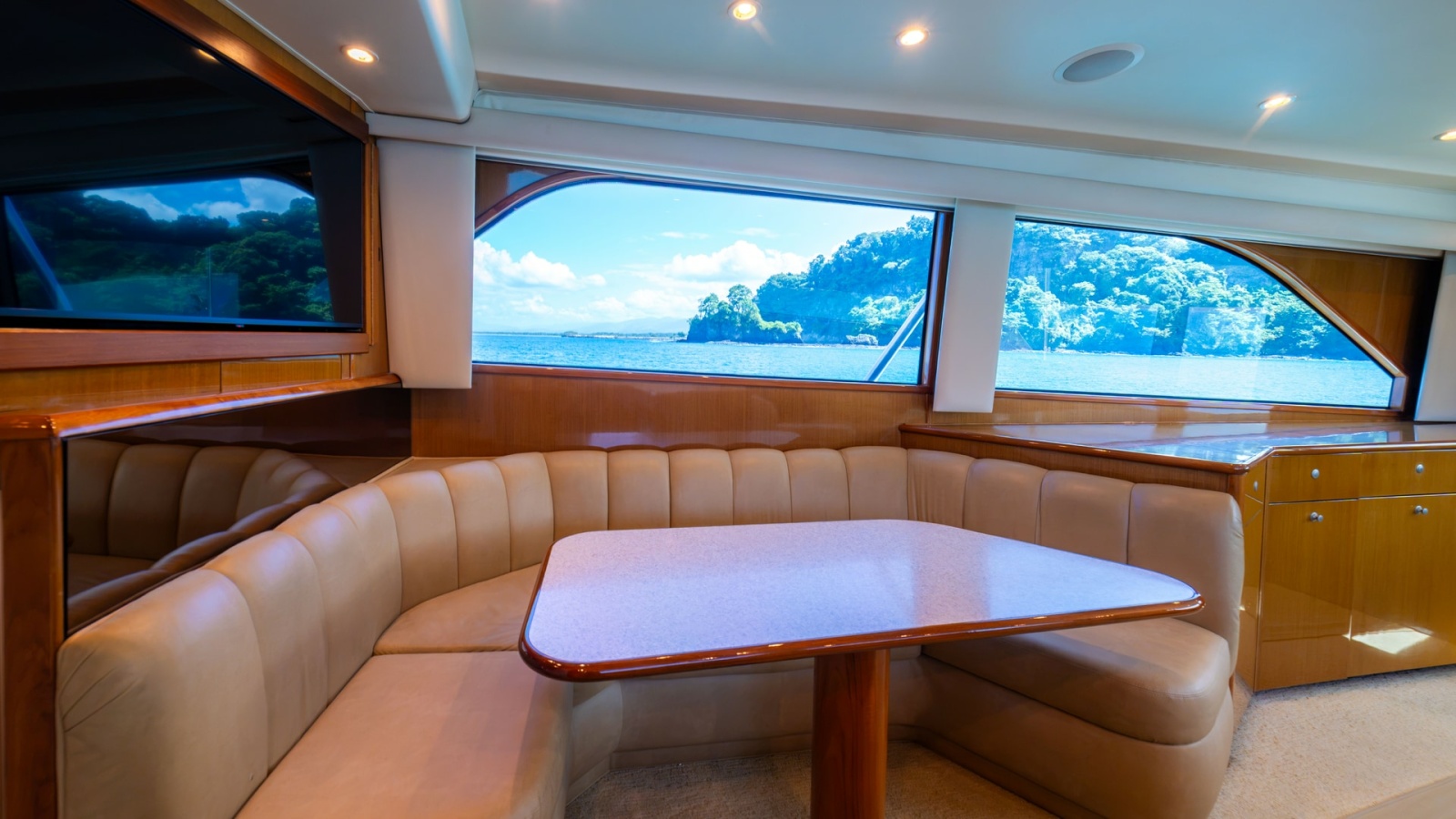 2001 Viking 61 Convertible- Caliente- Dinnette