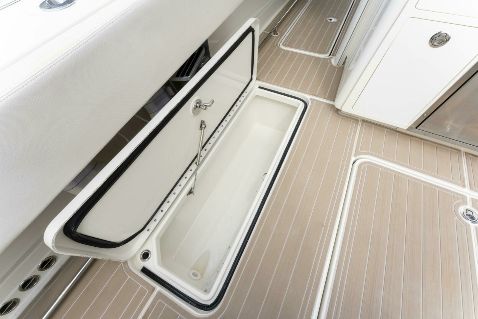 42' 2018 HCB 4200 Siesta