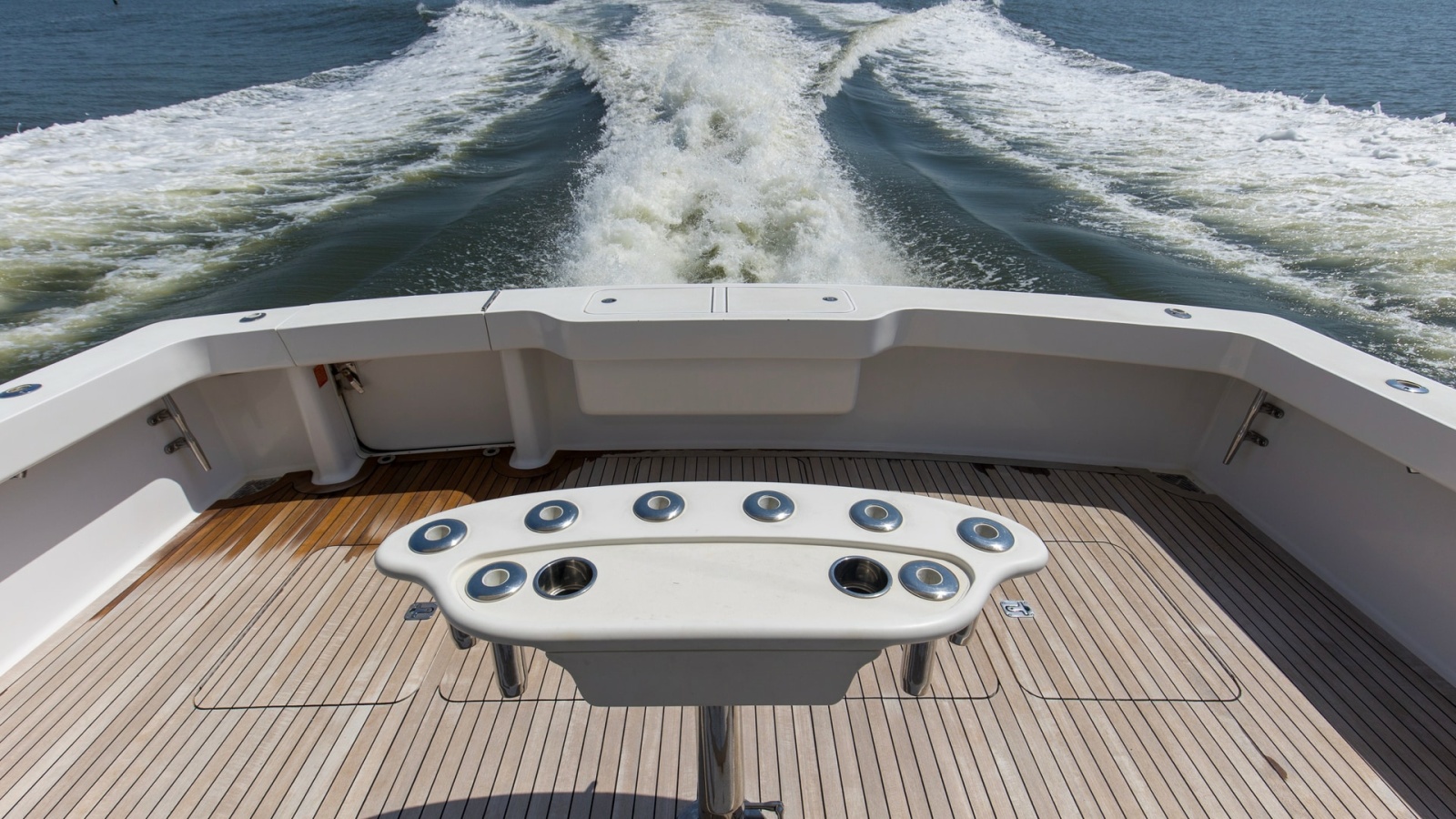 2005 61 Viking Enclosed Bridge Kelkat Rear Deck (5)