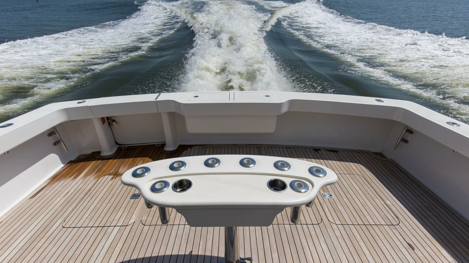 2005 61 Viking Enclosed Bridge Kelkat Rear Deck (5)