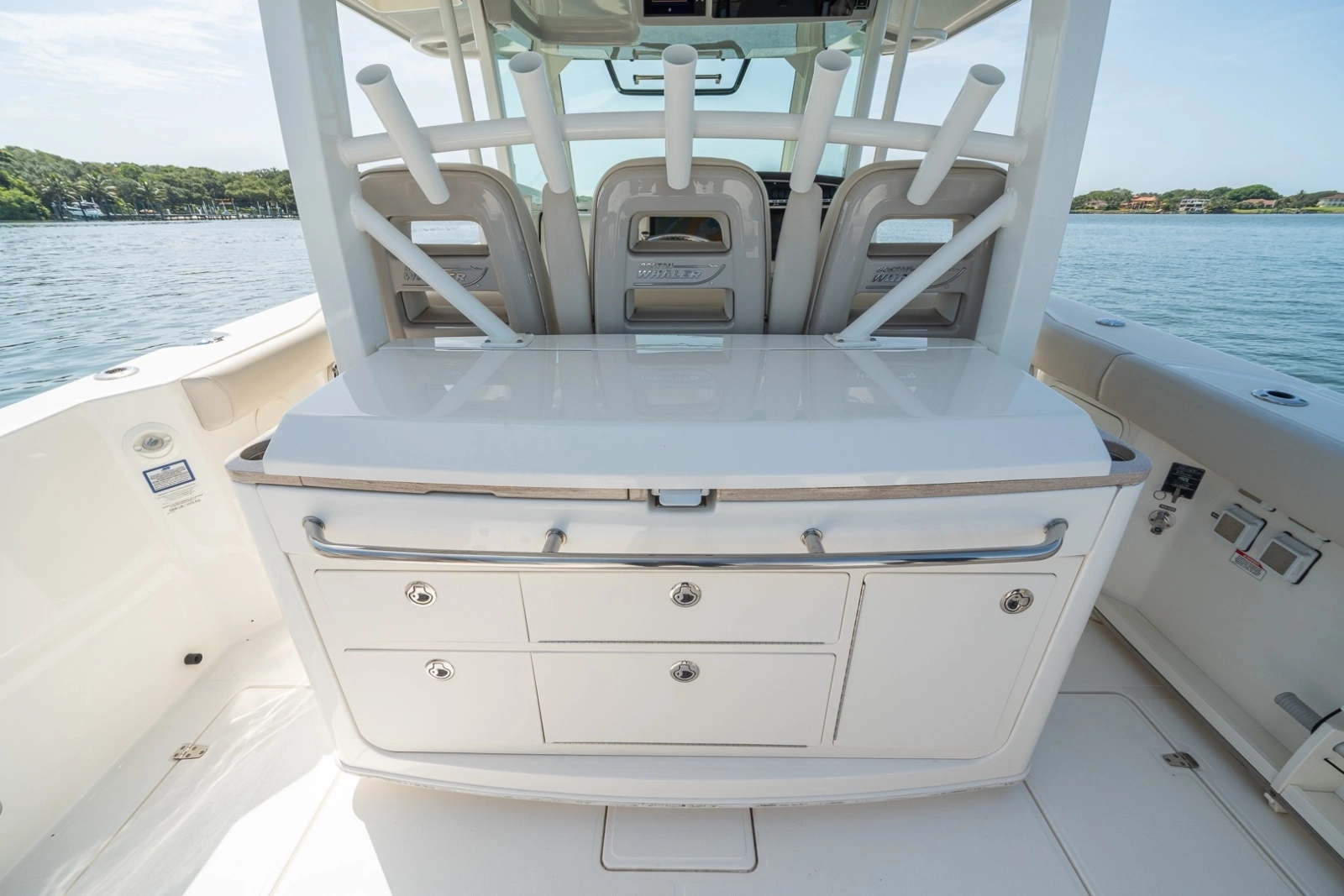 Boston Whaler 380 Outrage - Worth the Tiempo