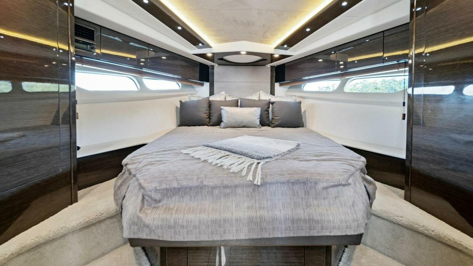 45' 2019 Cruisers Yachts 45 Cantius
