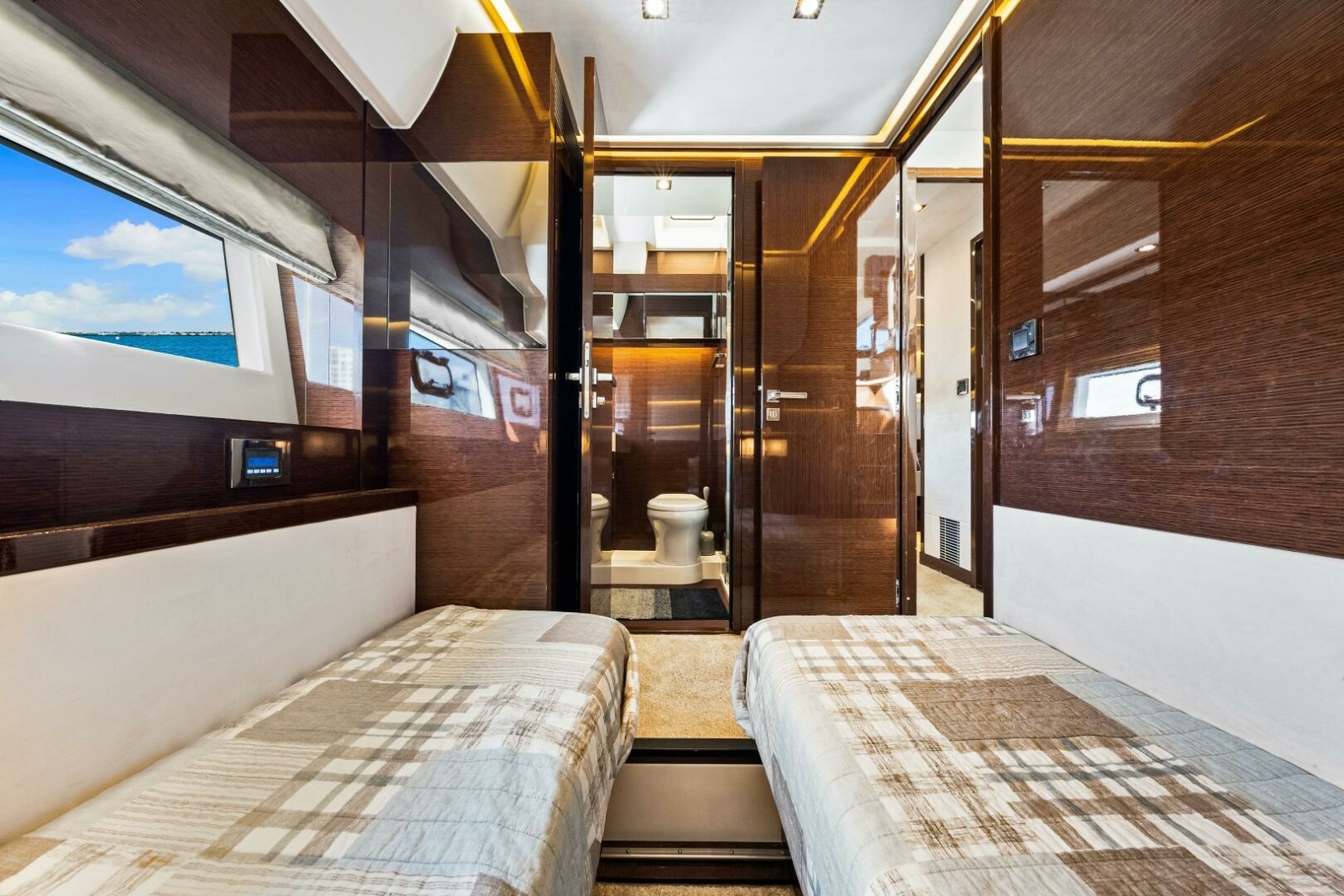 63' 2019 Prestige 630 Flybridge