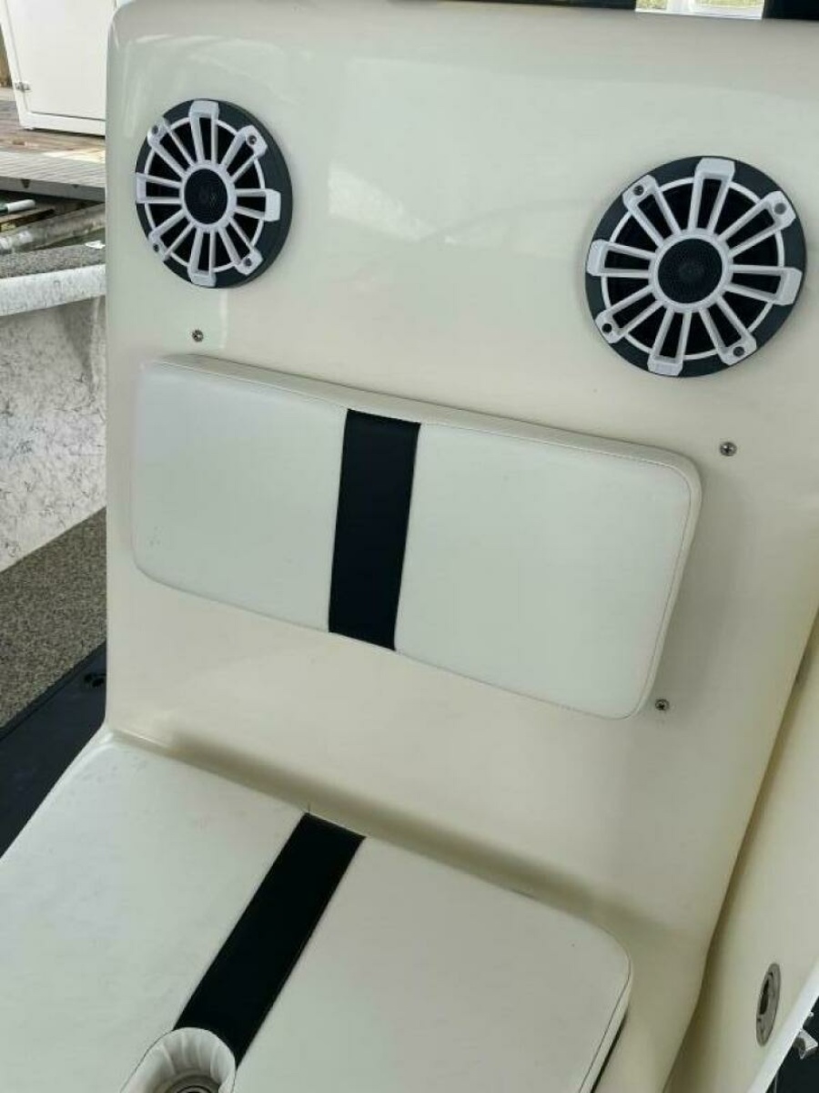 31' 1997 Custom 31 Center Console