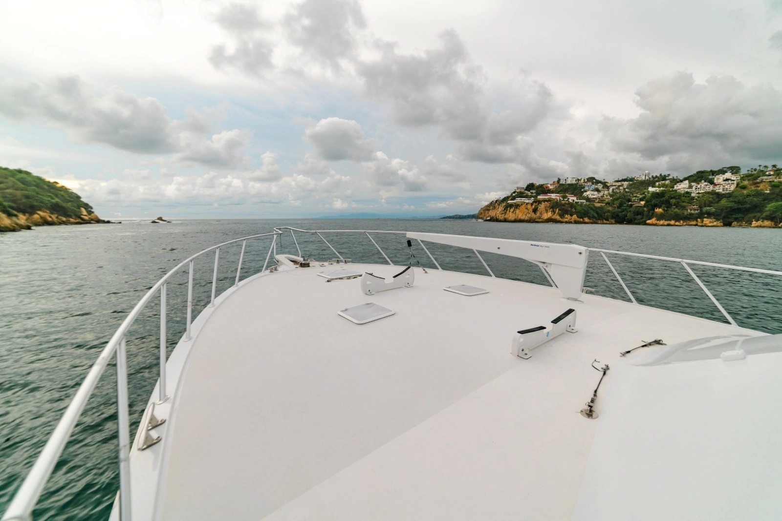 2005 Hatteras 68 Convertible -  Bow