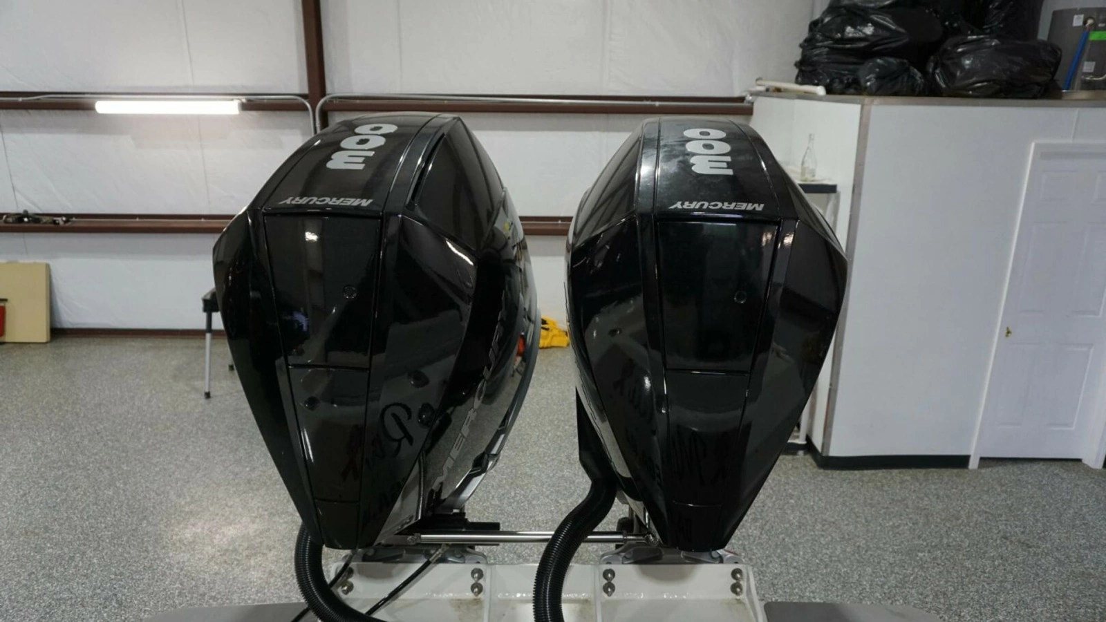 1998 32 Active Thunder 32 CC Ms. Rita Engines (2)