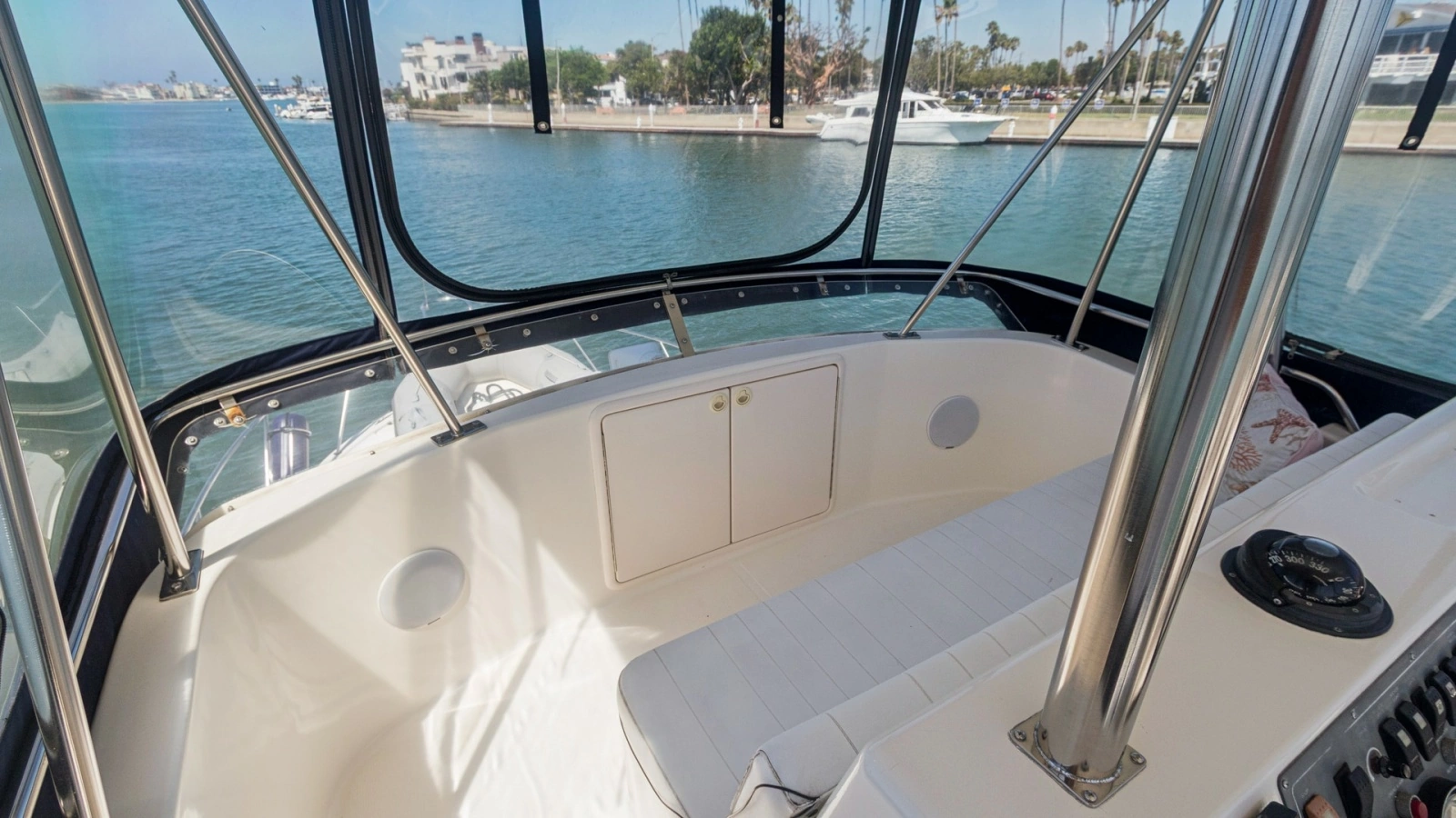Flybridge Helm with Seating Area