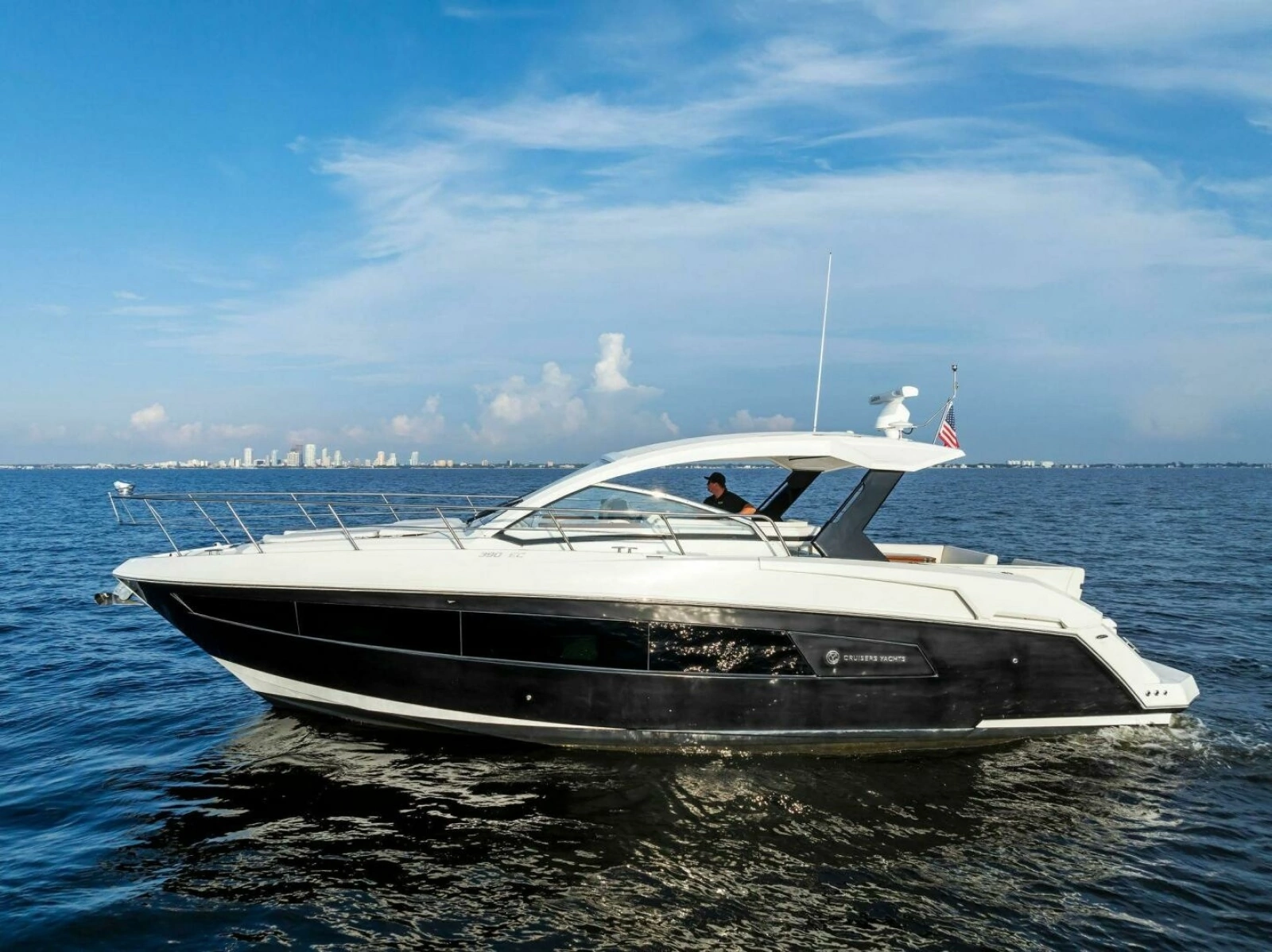 2015 Cruisers 390 EC 'Blue Runner'