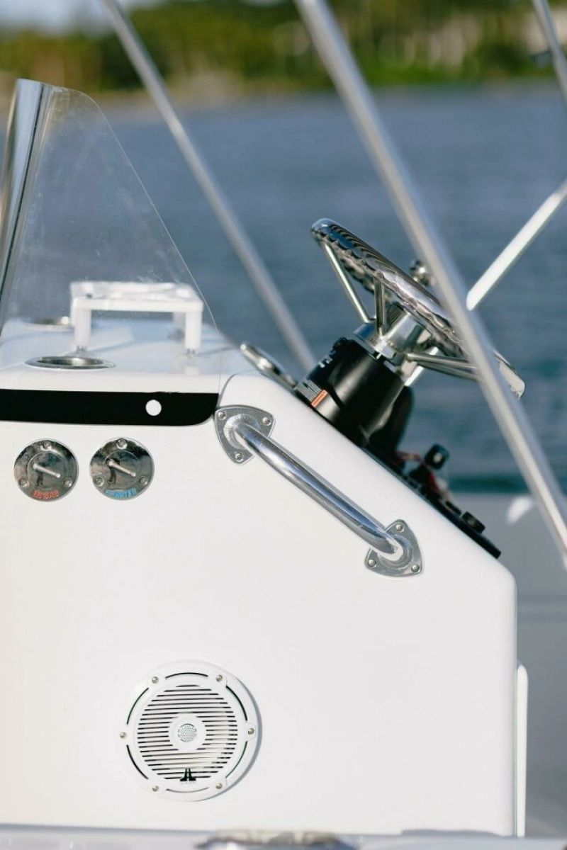 Palm Yachts 17 - Helm Station