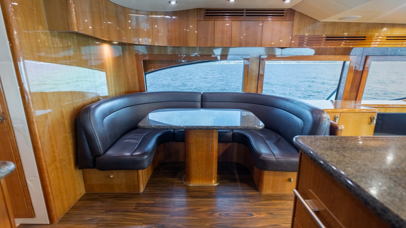 2007 Hatteras 68 Convertible- KEMOSABE- Dinnette