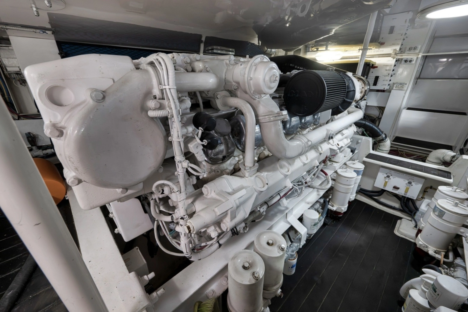 Viking 52 - THE HURRICANE - Engine Room