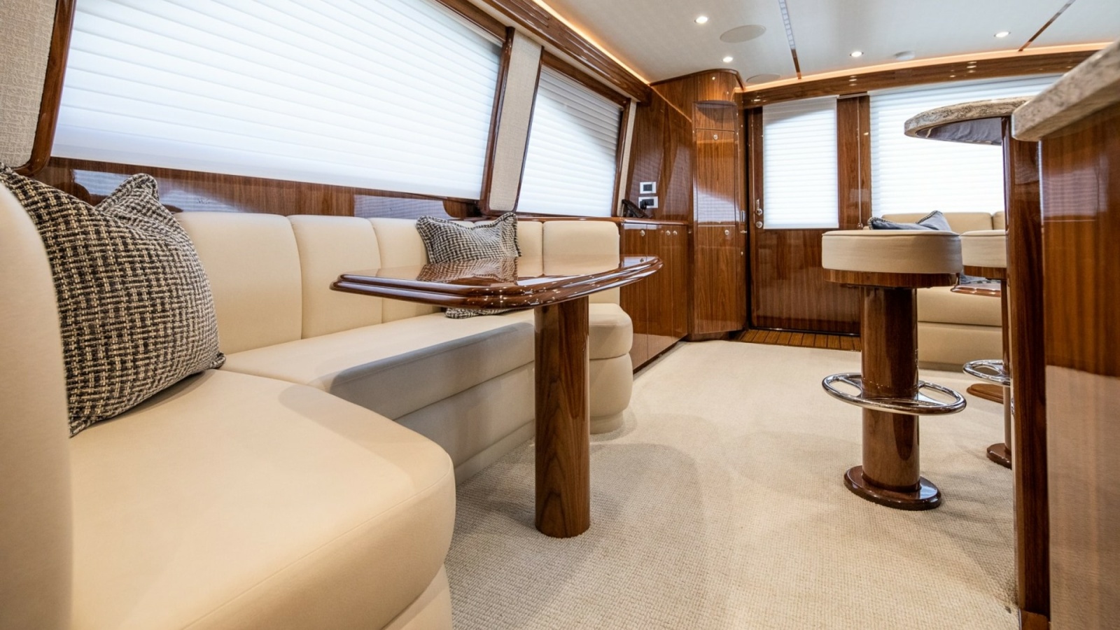 58' 2020 Viking 58 Convertible