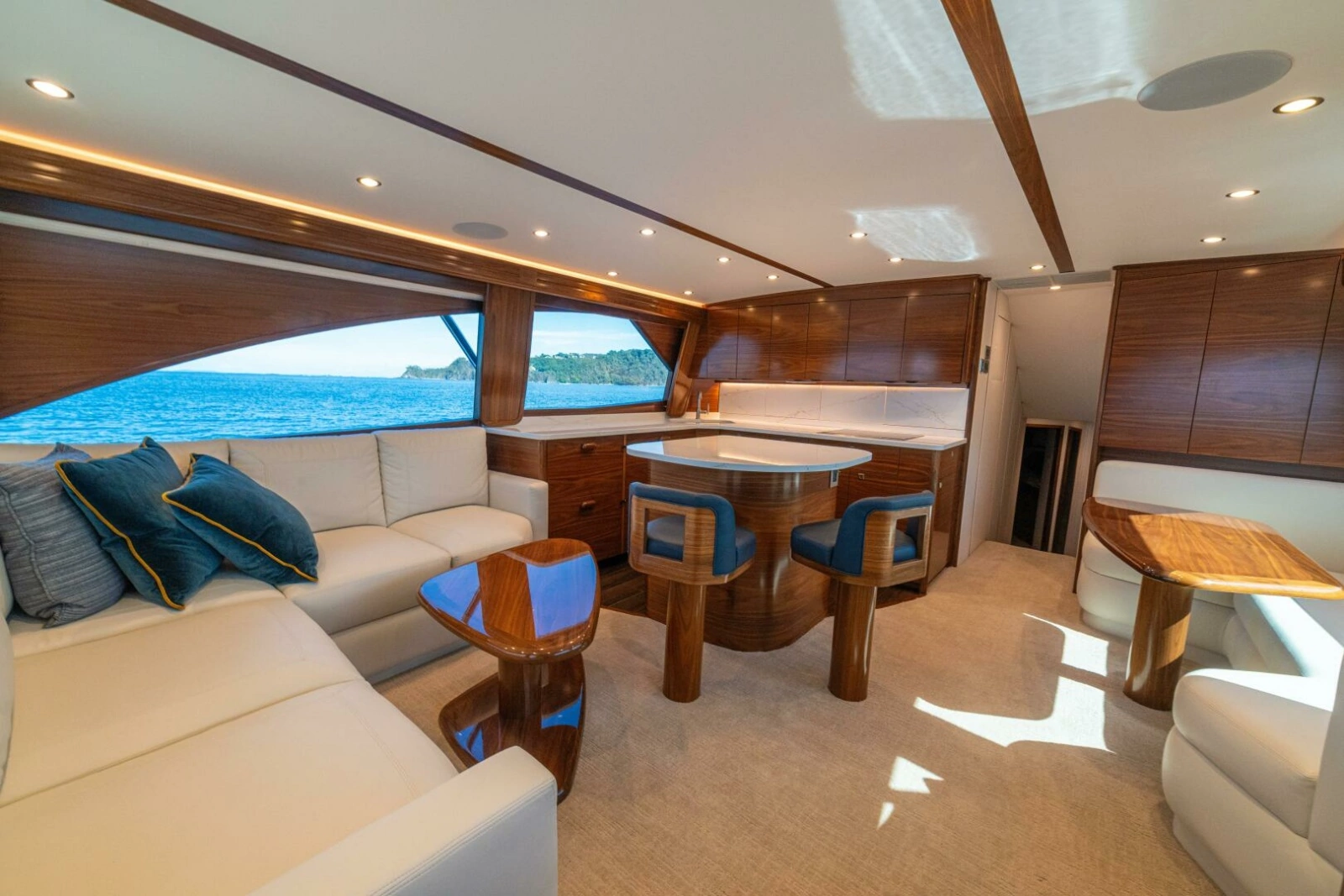 2025 Viking 58 Convertible photo 3