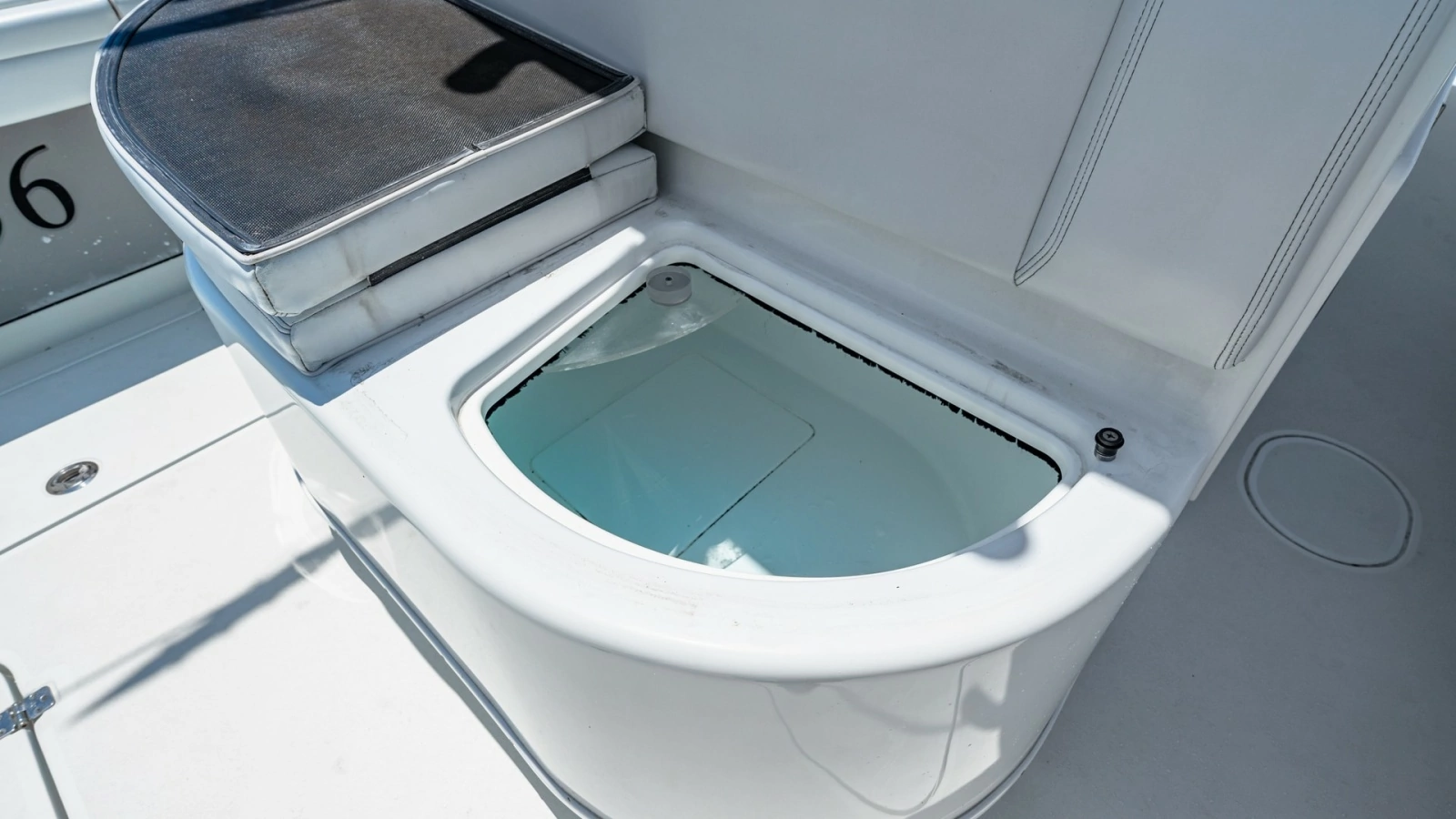 Fishing Station with Livewell