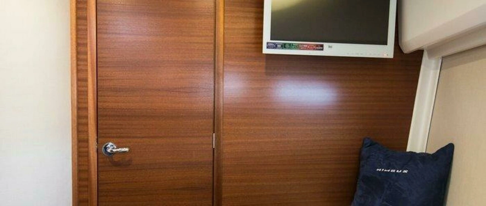Nimbus 305 Coupe Cabin