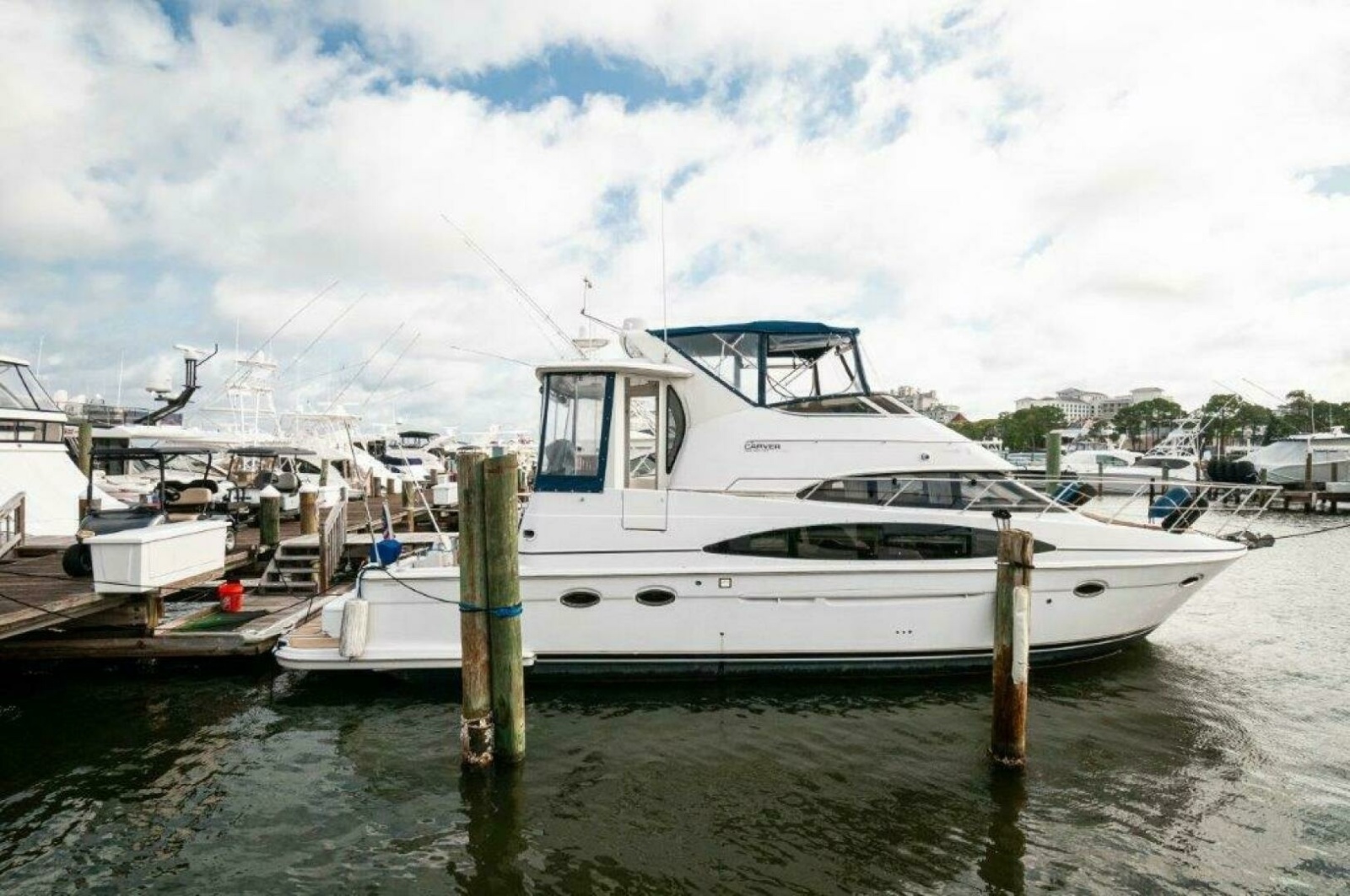 47' 2002 Carver 444 Cockpit Motor Yacht