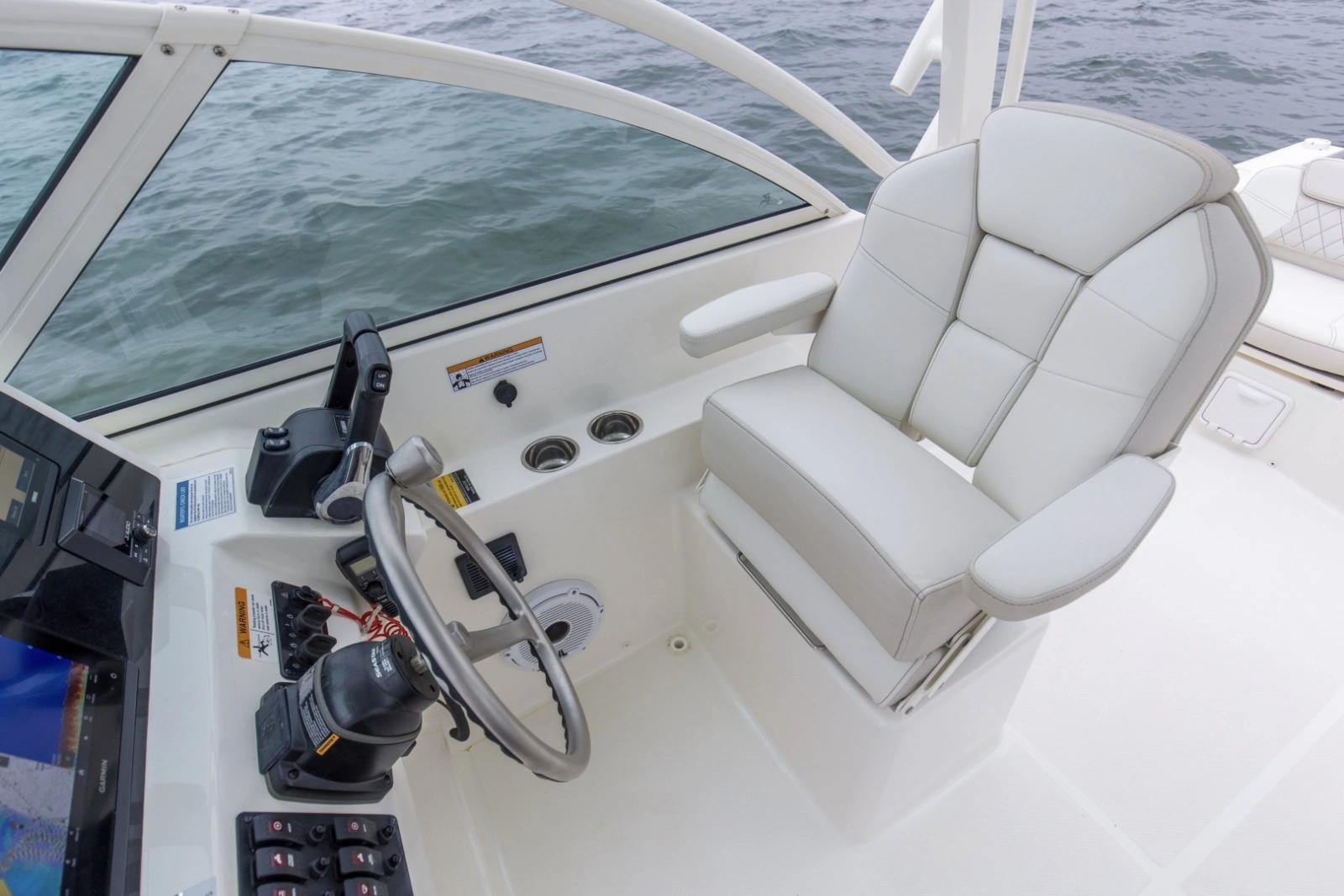 2024 World Cat 230 DC Helm (7)