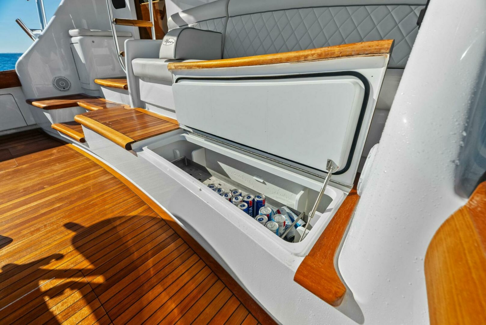 64' 2023 Viking 64 Convertible