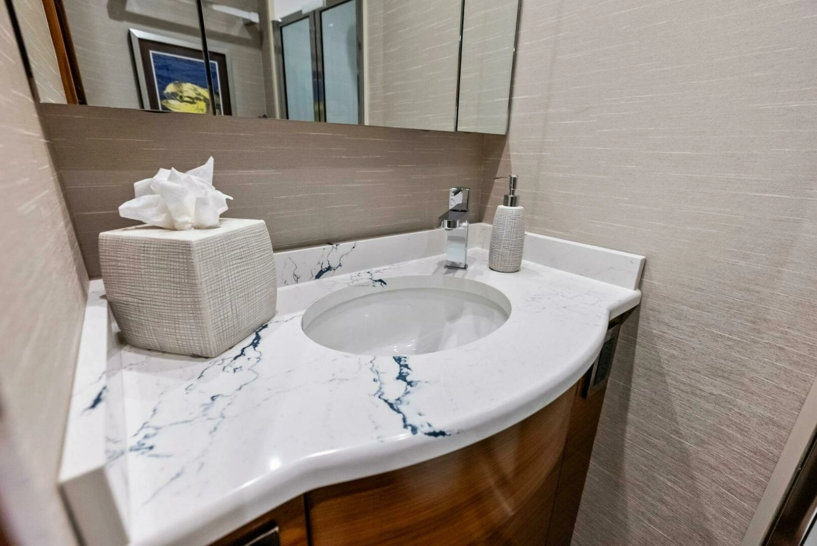 2023 Viking 64 Convertible- SIN PELO-Forward Stateroom Head
