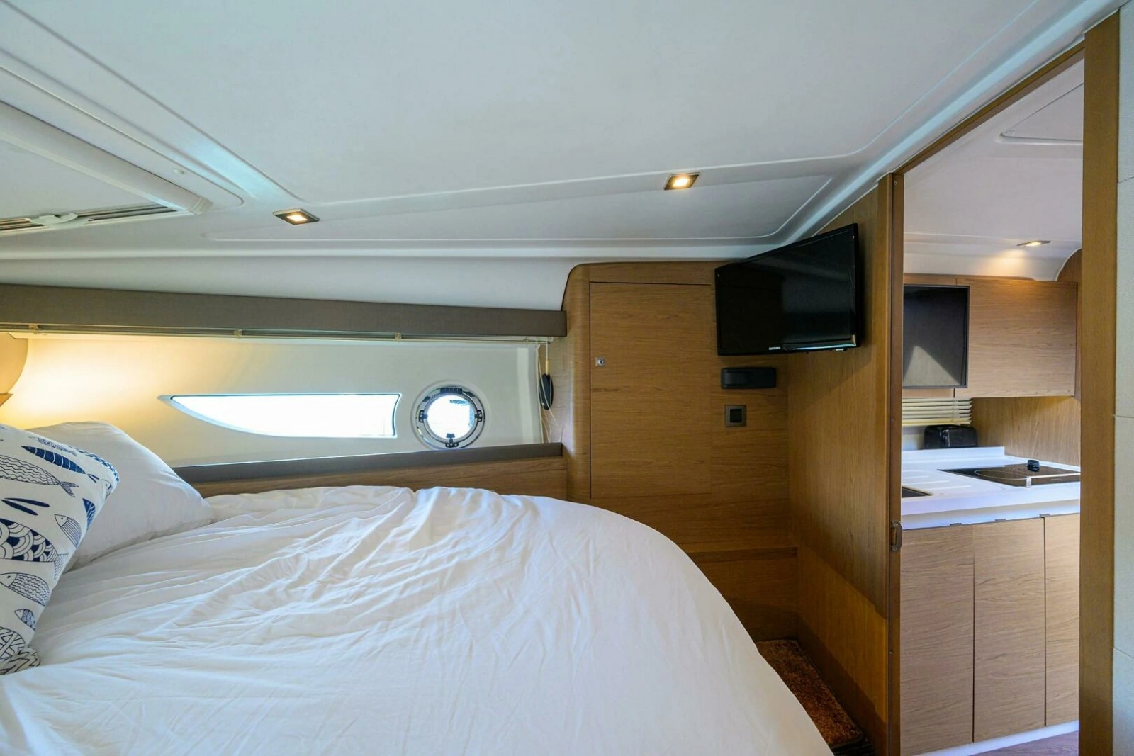 Beneteau 38 GT - Cabin, Berth