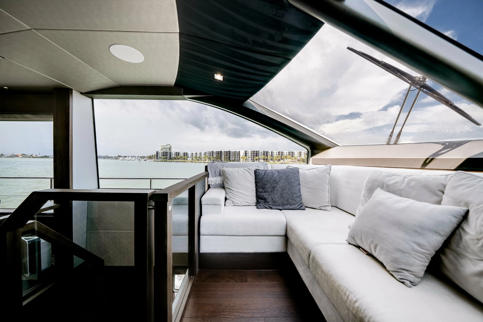2019 Sunseeker 76 Flybridge