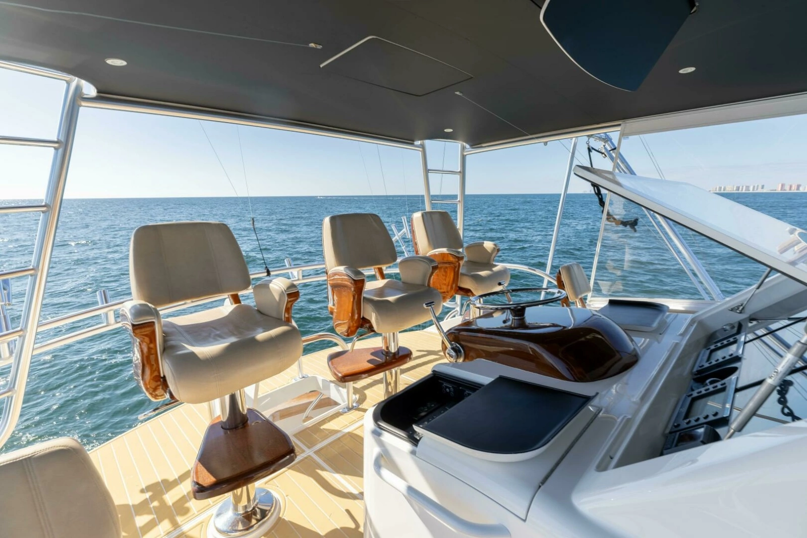 2020 Viking 62 Convertible photo 2