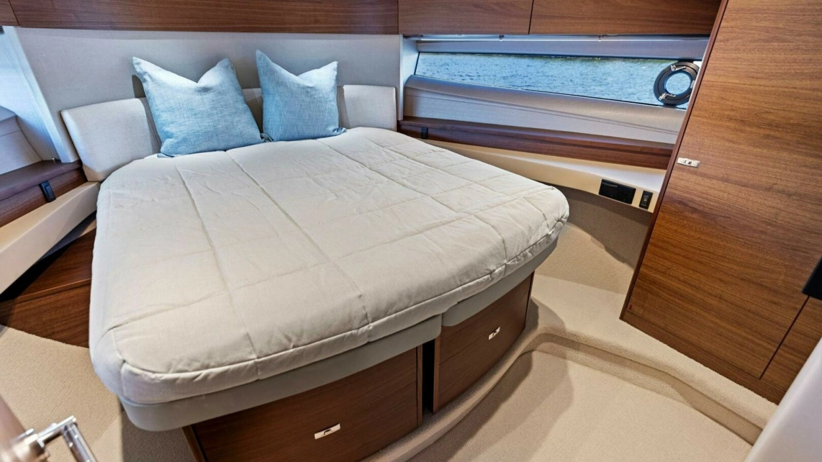 2025 Princess F50 Flybridge Forward VIP Stateroom