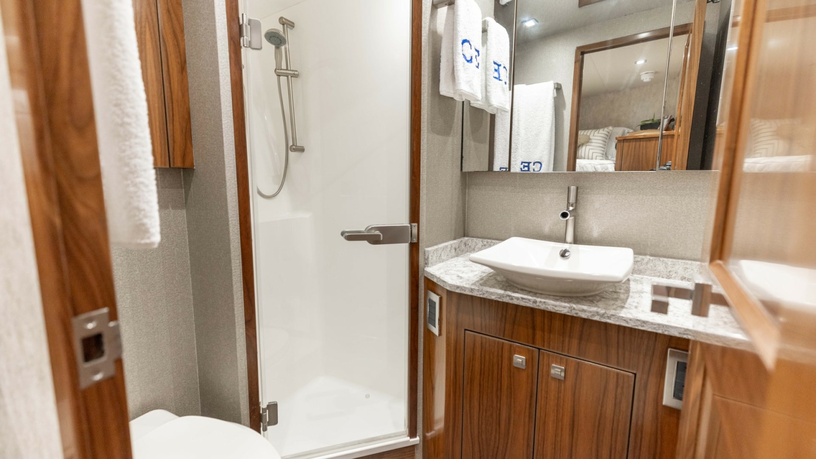 80' 2016 Viking 80 Convertible