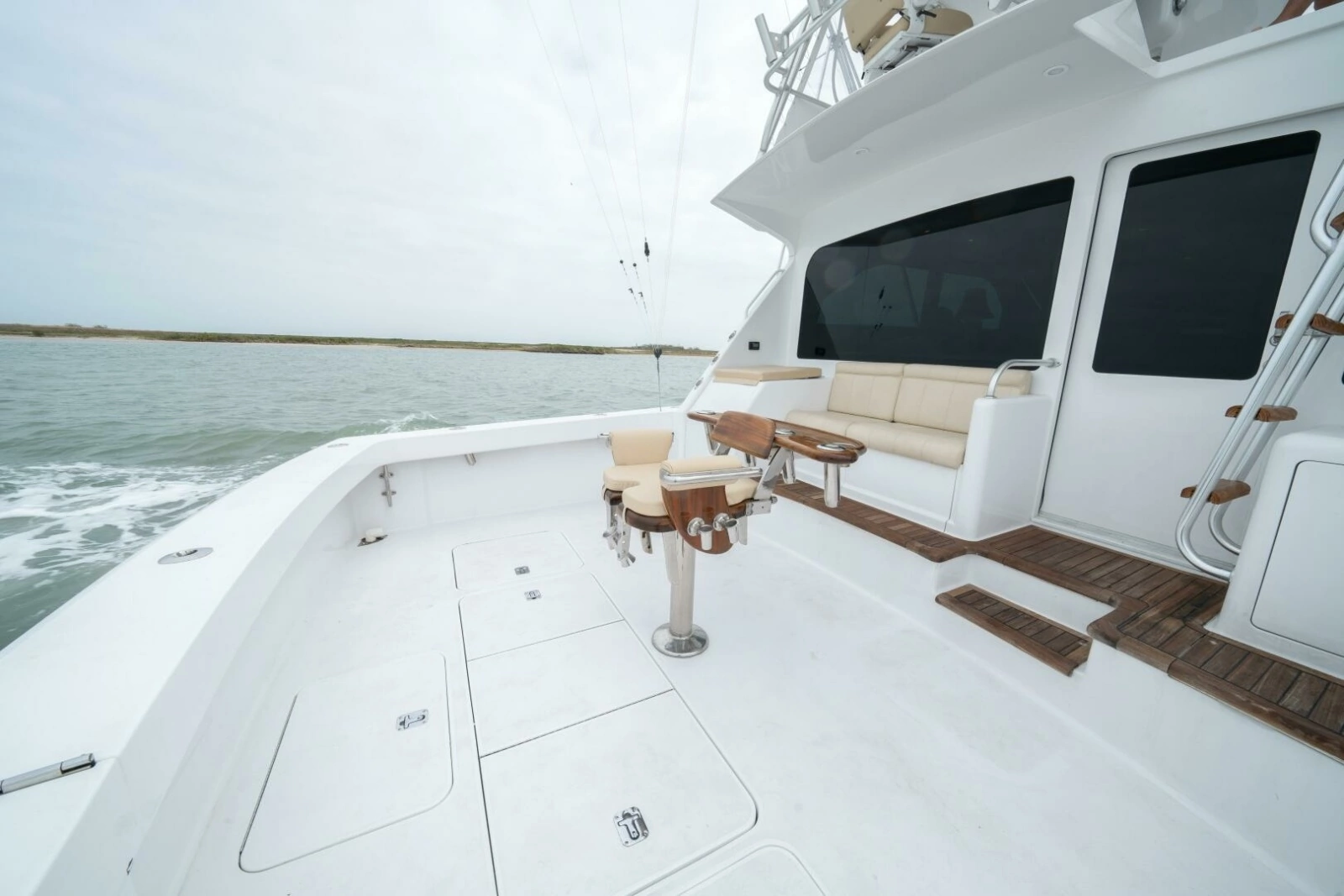 2005 Viking 52 Convertible 