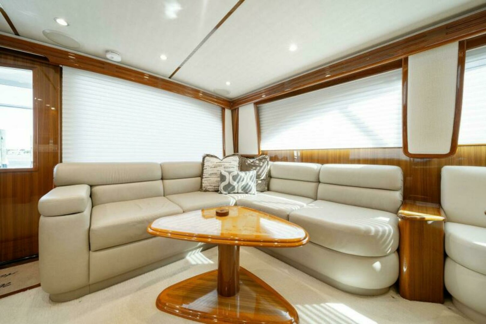55' 2016 Viking 55 Convertible