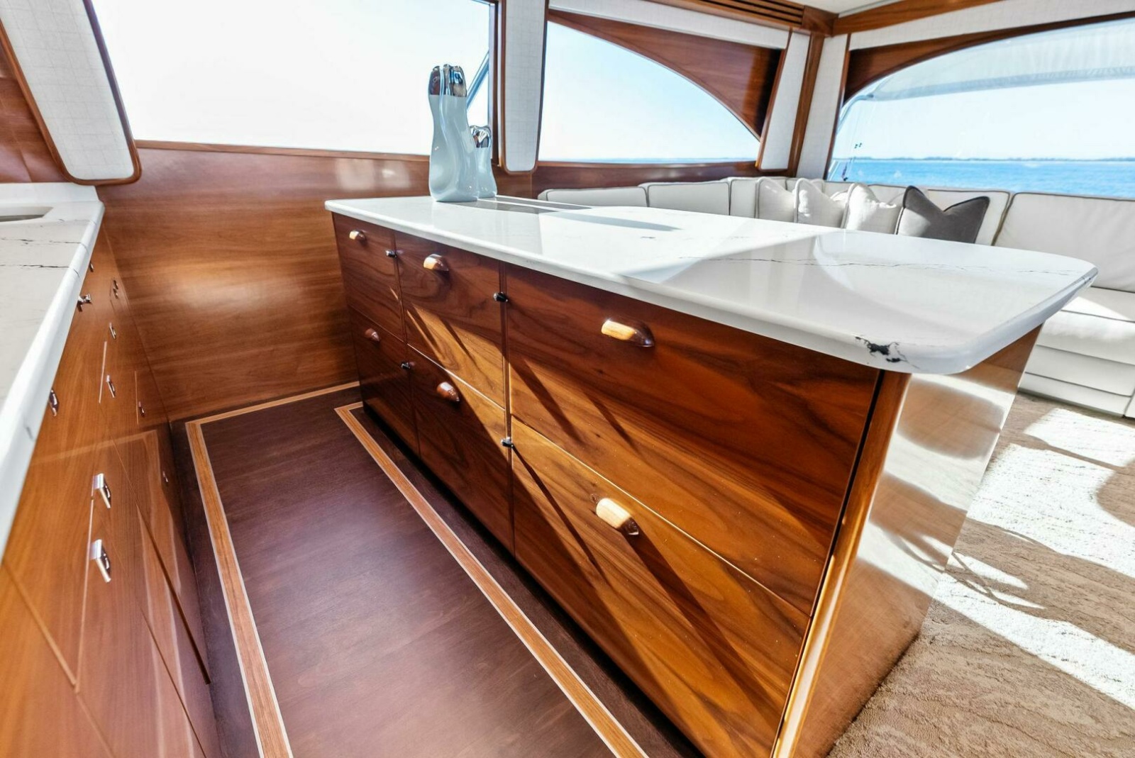64' 2023 Viking 64 Convertible