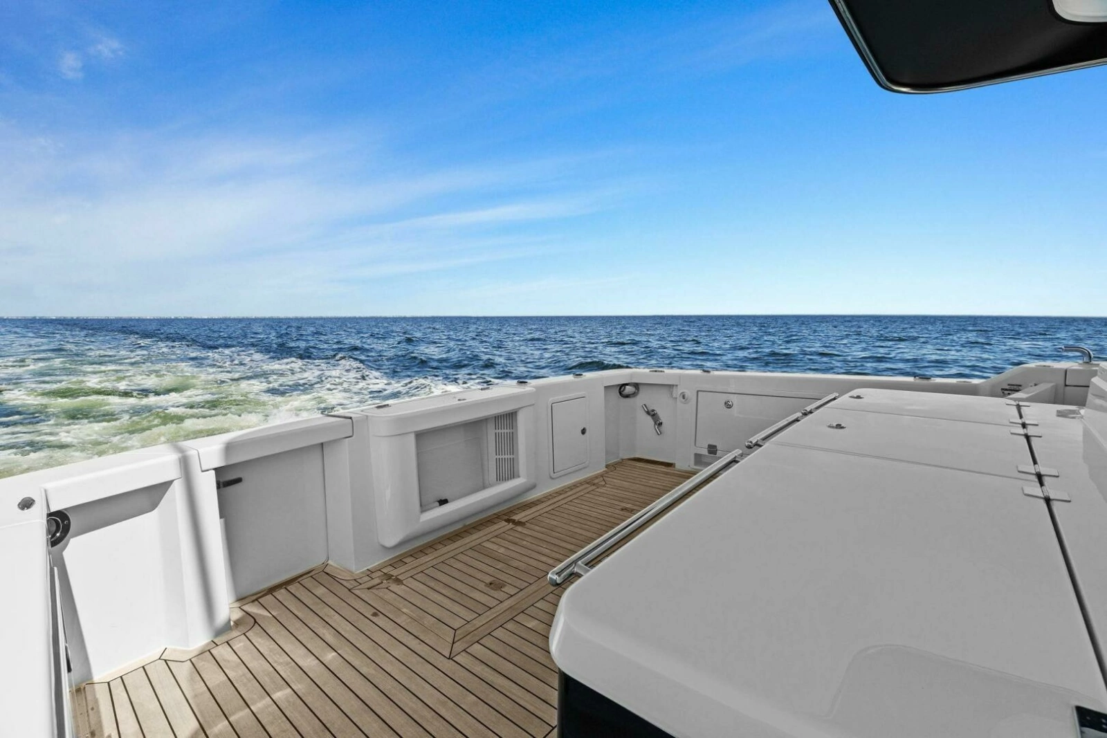 2025 Maritimo M600 