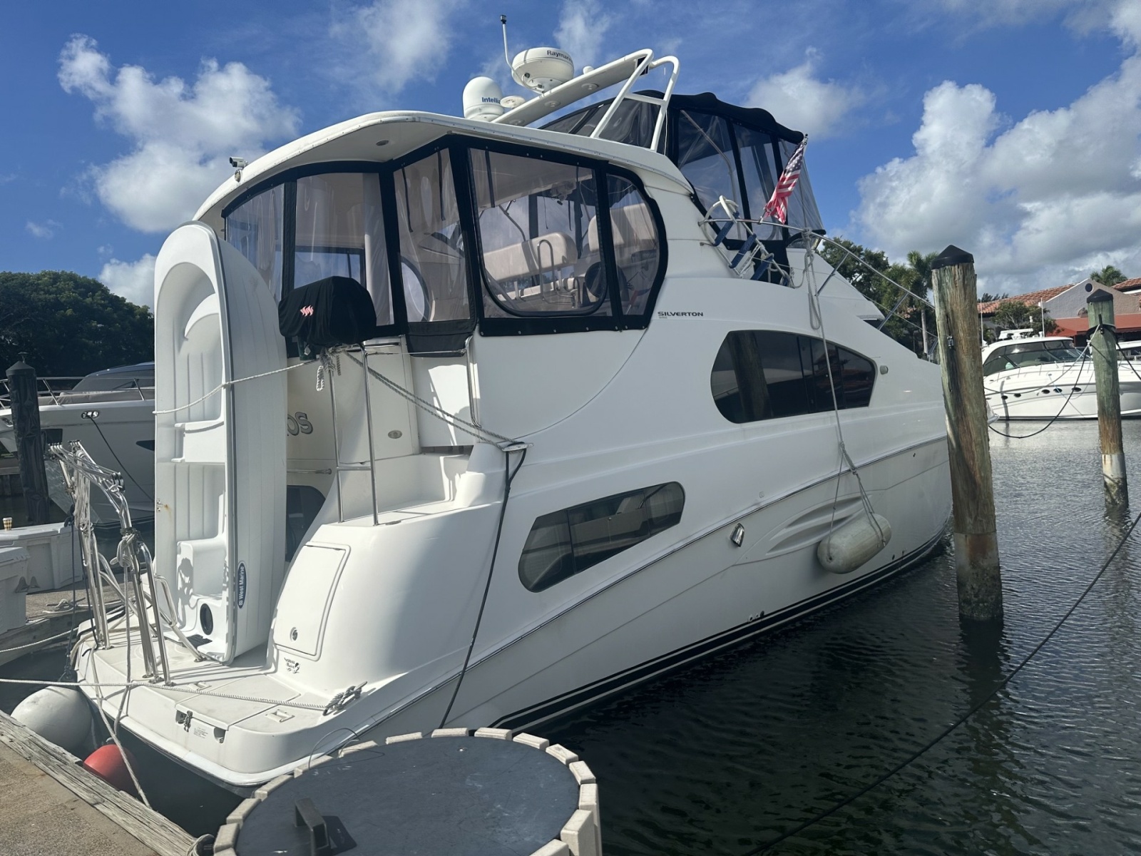 2005 Silverton 39 Motor Yacht