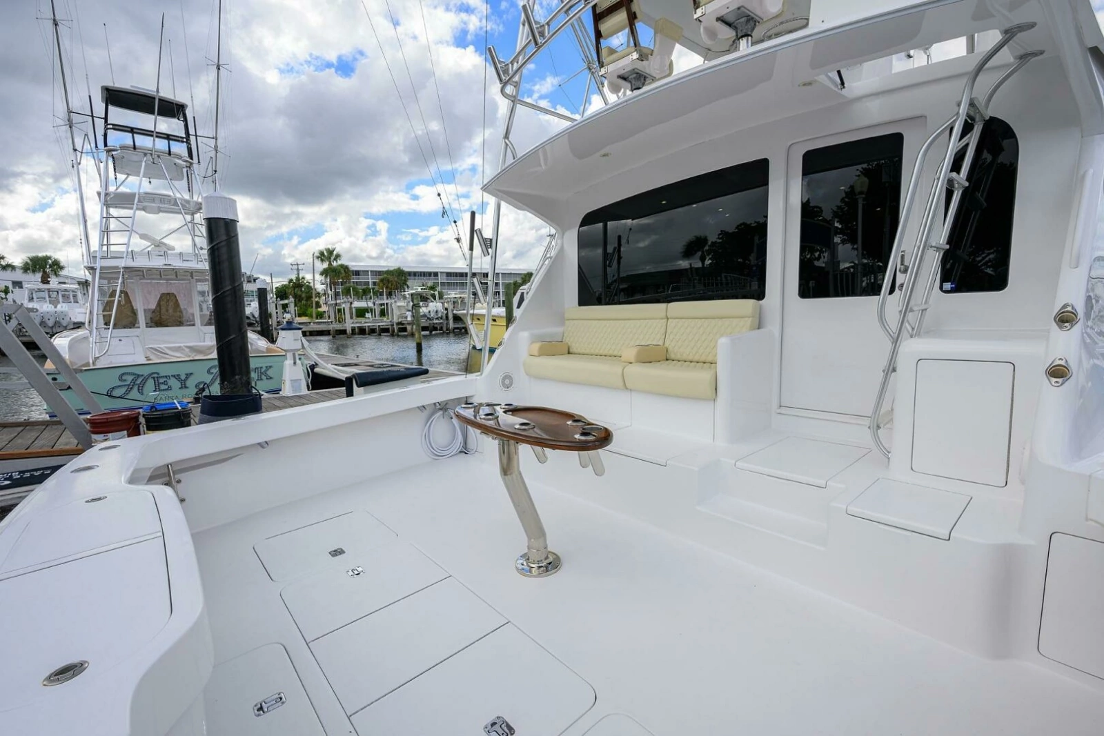 Viking 56 MATTER OF TIME - Cockpit