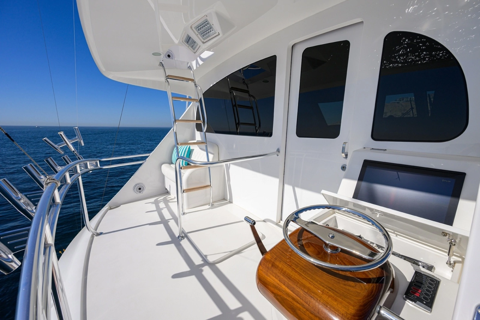 Viking 80 MERCEDES - Enclosed Flybridge Aft Deck