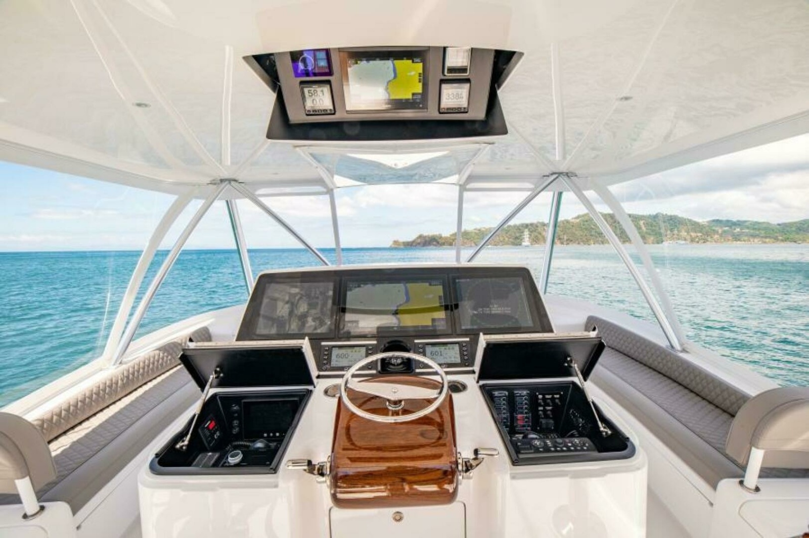Flybridge Helm Station